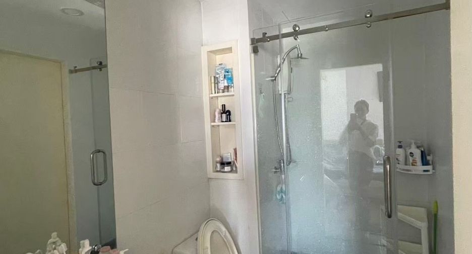 For rent 2 bedrooms condo in Sathon, Bangkok