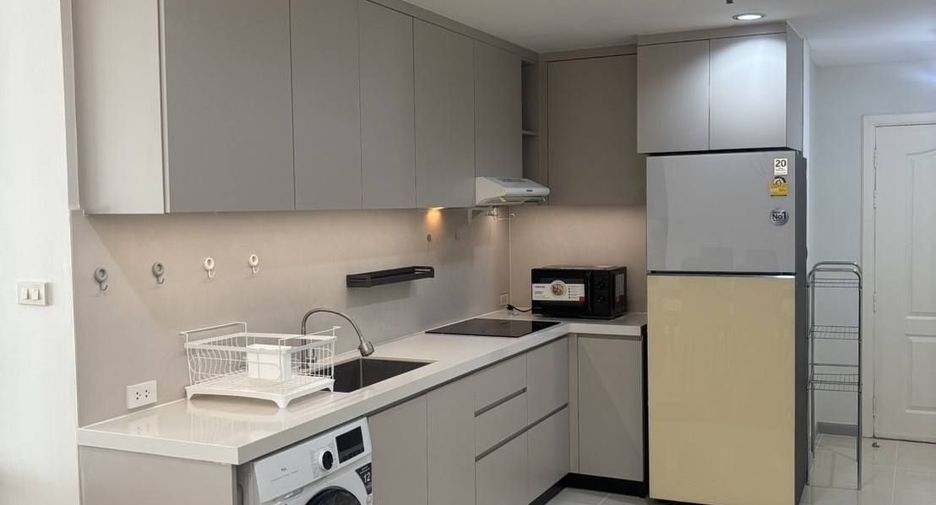 For rent 3 bedrooms condo in Watthana, Bangkok