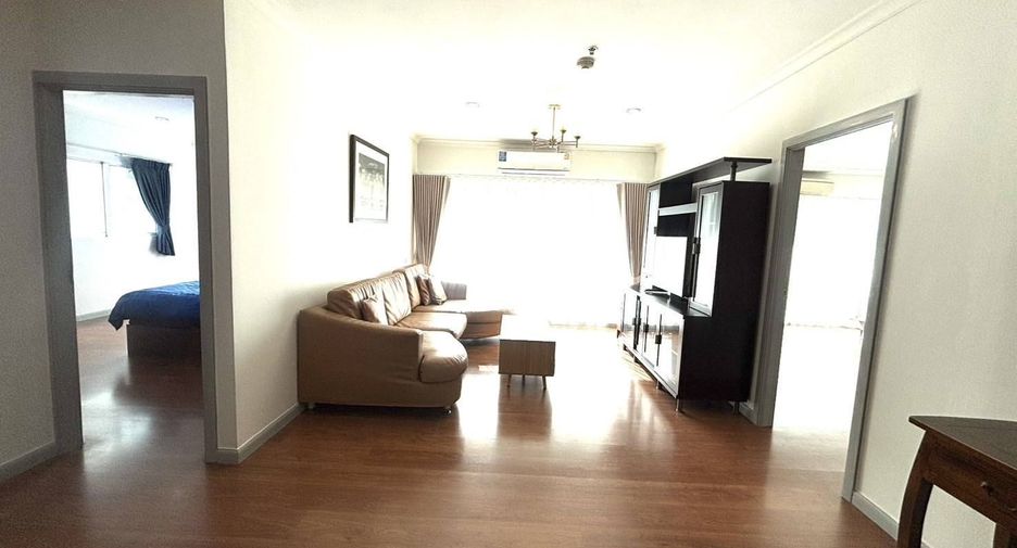 For rent 3 bedrooms condo in Watthana, Bangkok