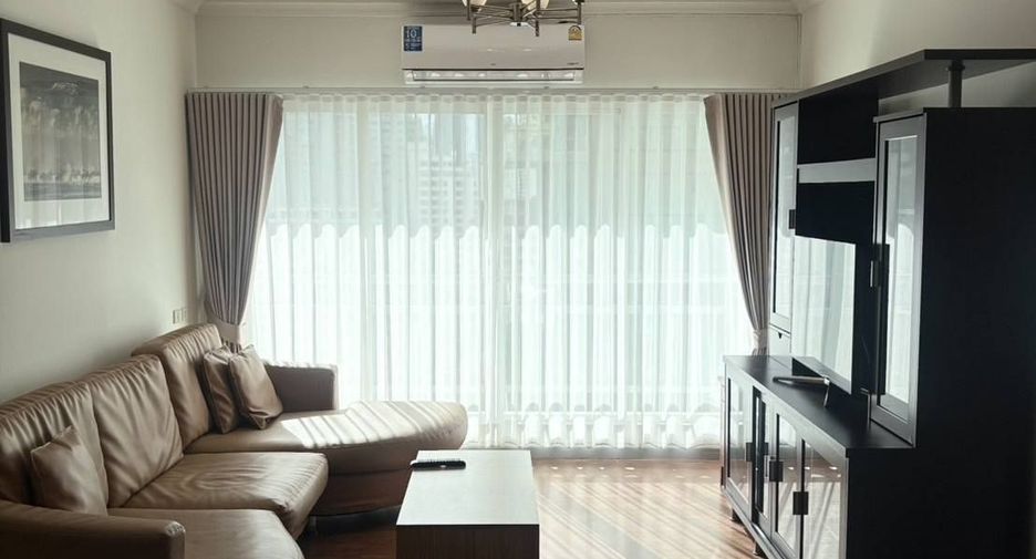 For rent 3 bedrooms condo in Watthana, Bangkok