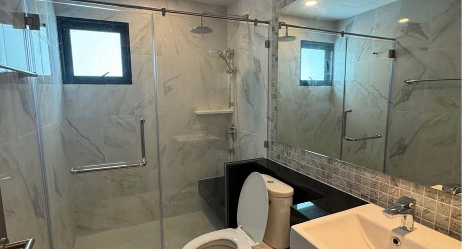 Wohnung zur Miete mit 2 Zimmer in Khlong San, Bangkok