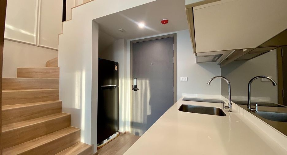 Condo en alquiler de 2 habitaciones en Huai Khwang, Bangkok