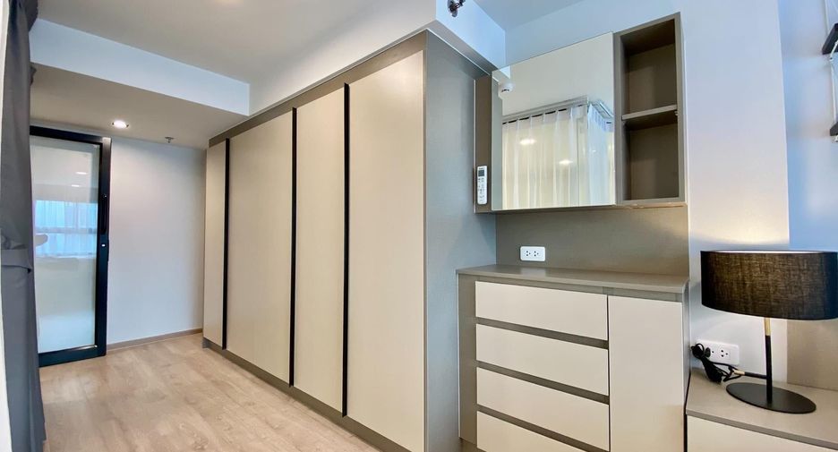 Condo en alquiler de 2 habitaciones en Huai Khwang, Bangkok