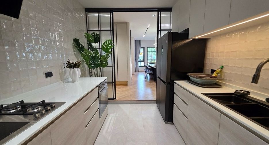 Haus zur Miete mit 4 Zimmer in Bang Phli, Samut Prakan