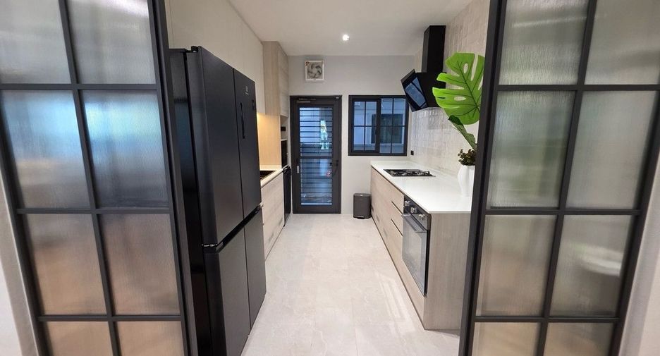 Haus zur Miete mit 4 Zimmer in Bang Phli, Samut Prakan