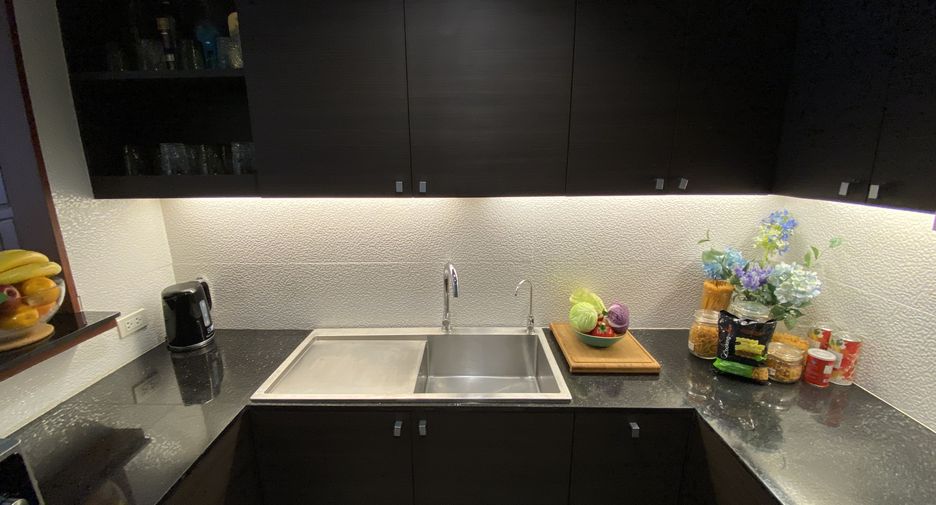 Wohnung zur Miete mit 2 Zimmer in Pathum Wan, Bangkok