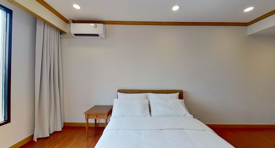 For rent 3 bedrooms condo in Khlong San, Bangkok