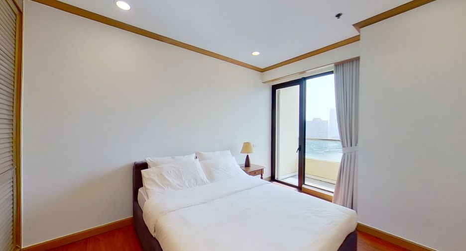 For rent 3 bedrooms condo in Khlong San, Bangkok