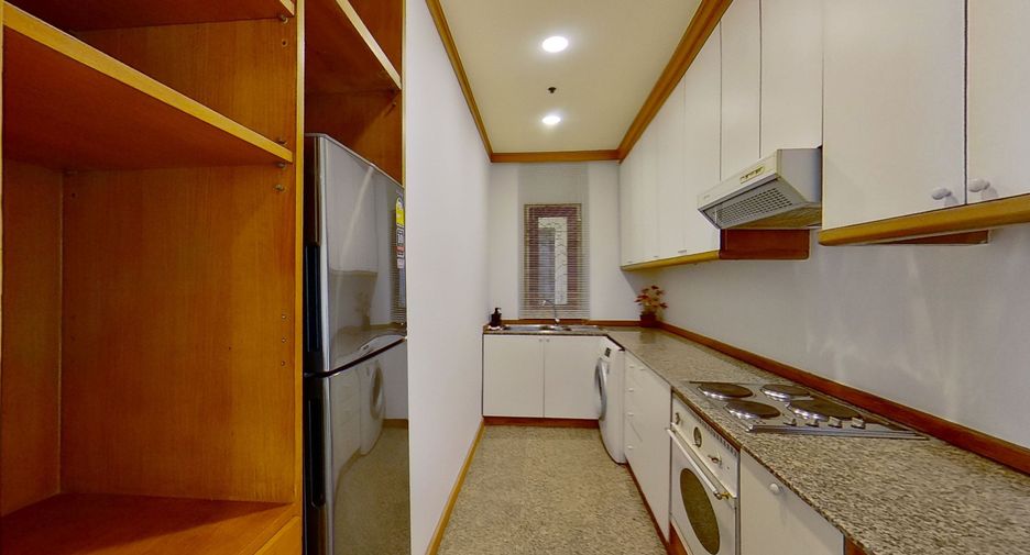 For rent 3 bedrooms condo in Khlong San, Bangkok
