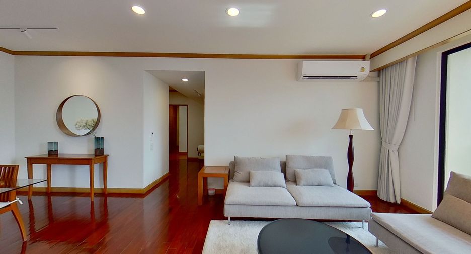 For rent 3 bedrooms condo in Khlong San, Bangkok