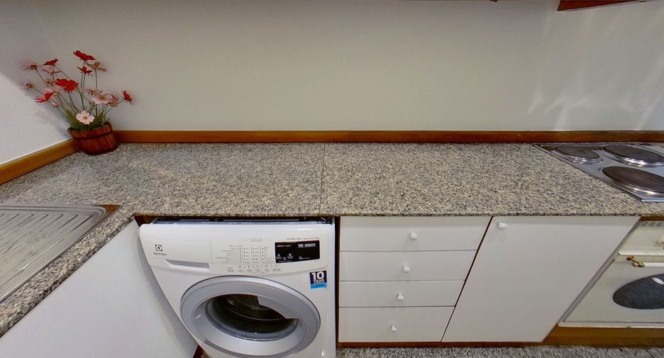 For rent 3 bedrooms condo in Khlong San, Bangkok