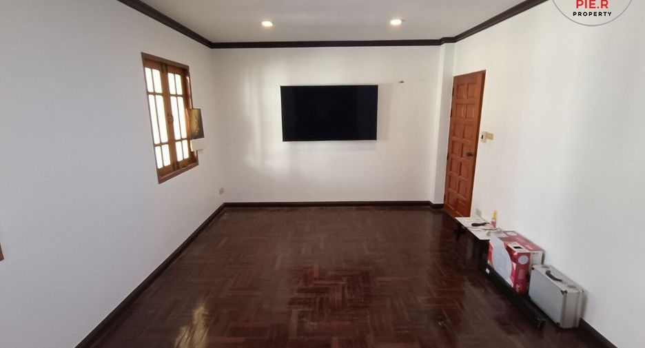 For sale 5 bedrooms house in Lat Krabang, Bangkok
