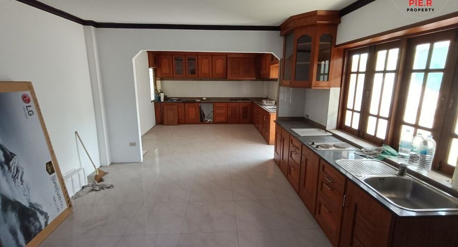 For sale 5 bedrooms house in Lat Krabang, Bangkok