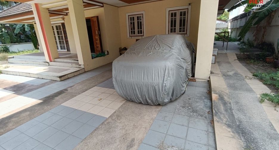 For sale 5 bedrooms house in Lat Krabang, Bangkok