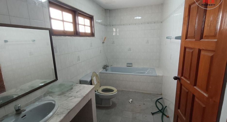 For sale 5 bedrooms house in Lat Krabang, Bangkok