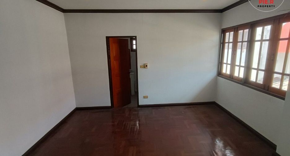 For sale 5 bedrooms house in Lat Krabang, Bangkok
