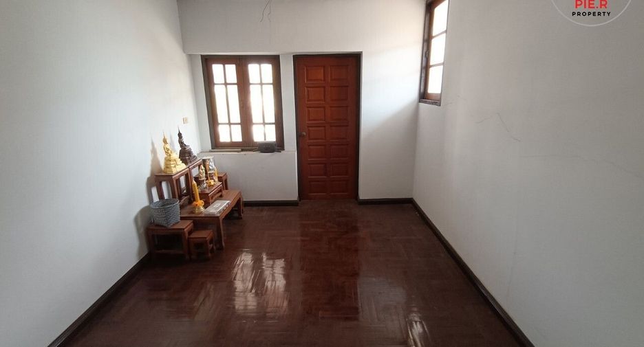 For sale 5 bedrooms house in Lat Krabang, Bangkok
