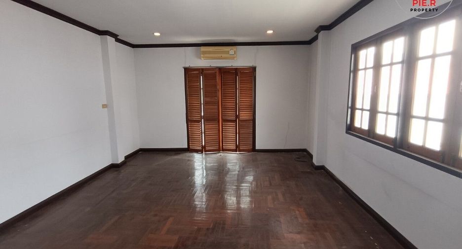 For sale 5 bedrooms house in Lat Krabang, Bangkok