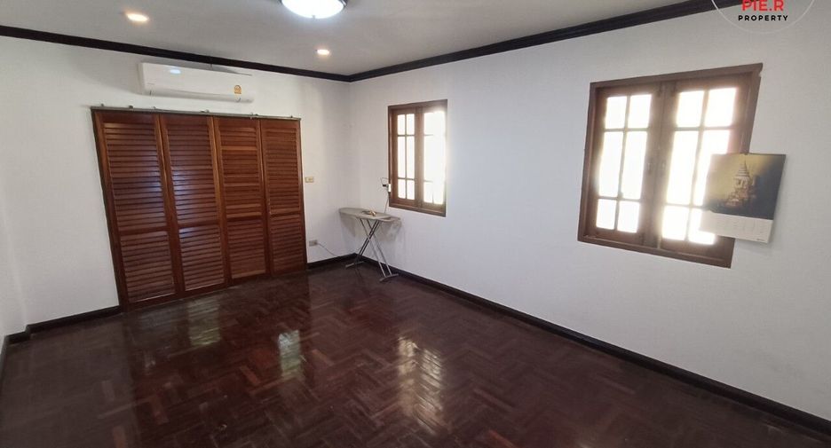 For sale 5 bedrooms house in Lat Krabang, Bangkok