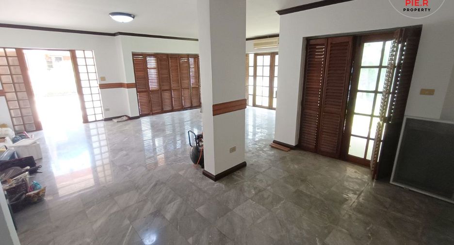 For sale 5 bedrooms house in Lat Krabang, Bangkok