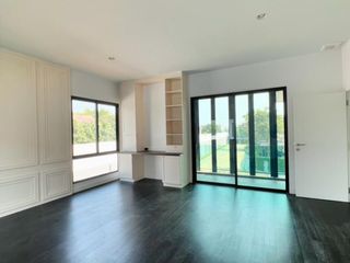 For sale 4 bedrooms house in Thawi Watthana, Bangkok