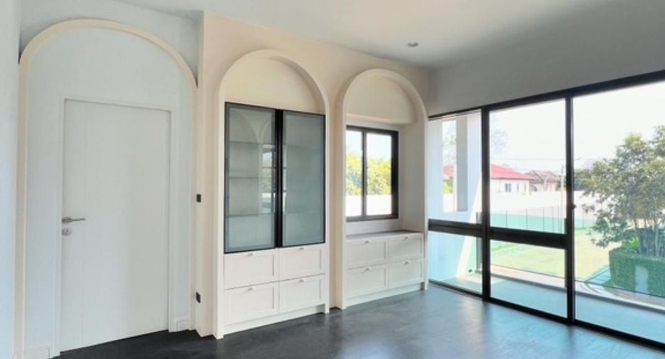 For sale 4 bedrooms house in Thawi Watthana, Bangkok