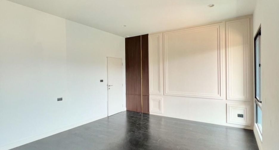 For sale 4 bedrooms house in Thawi Watthana, Bangkok