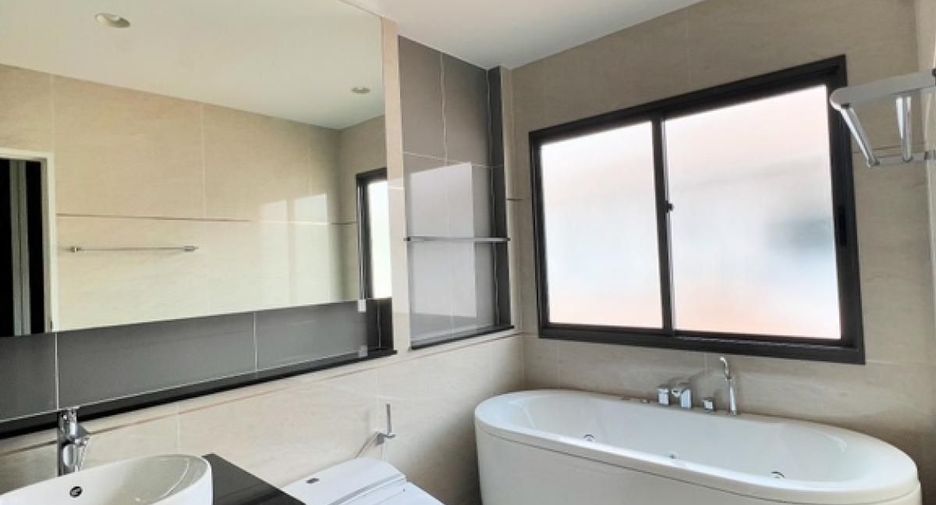 For sale 4 bedrooms house in Thawi Watthana, Bangkok