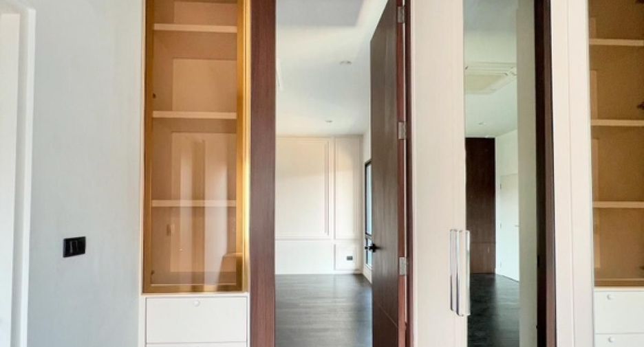 For sale 4 bedrooms house in Thawi Watthana, Bangkok