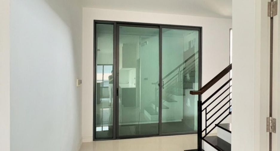 For sale 4 bedrooms house in Thawi Watthana, Bangkok