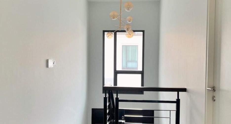 For sale 4 bedrooms house in Thawi Watthana, Bangkok