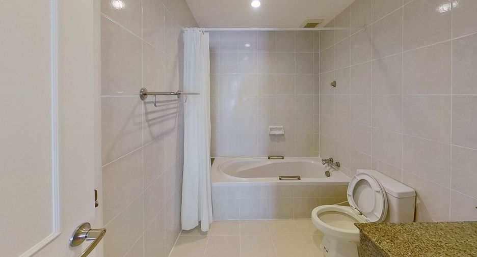 For rent 2 bedrooms condo in Sathon, Bangkok