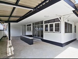 Reihenhaus zur Miete mit 4 Zimmer in Huai Khwang, Bangkok
