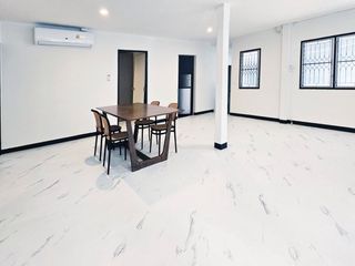 Reihenhaus zur Miete mit 4 Zimmer in Huai Khwang, Bangkok