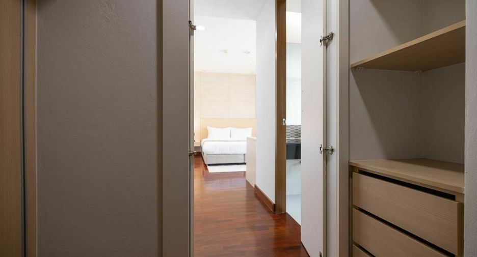 For rent 2 bedrooms apartment in Khlong Toei, Bangkok