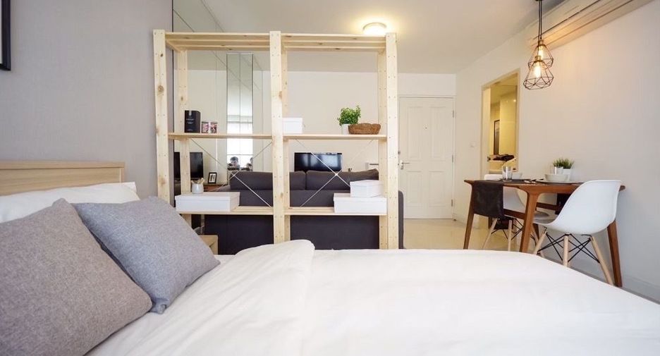 For rent studio condo in Khlong Toei, Bangkok