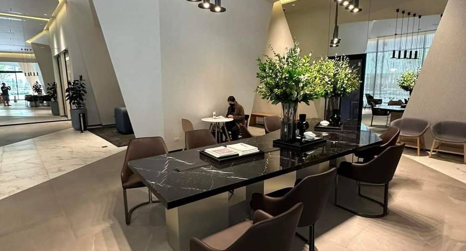 For rent and for sale 1 bed condo in Huai Khwang, Bangkok