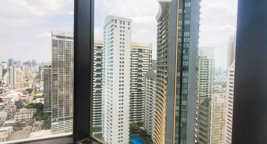 For rent 3 bedrooms condo in Khlong Toei, Bangkok