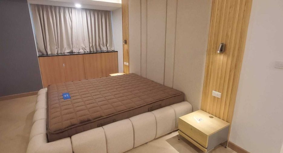 For rent 3 bedrooms condo in Khlong Toei, Bangkok