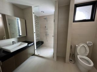 For rent 4 bedrooms townhouse in Yan Nawa, Bangkok