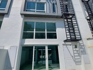 出售 3 卧室 联排别墅 在 Wang Thong Lang, 曼谷