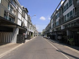 出售 3 卧室 联排别墅 在 Wang Thong Lang, 曼谷