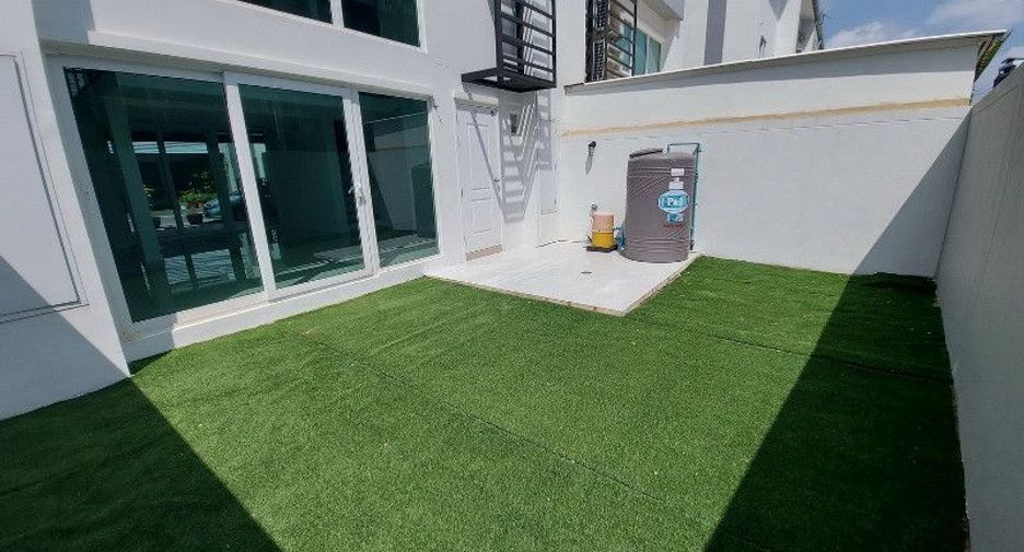 For sale 3 bedrooms townhouse in Wang Thonglang, Bangkok