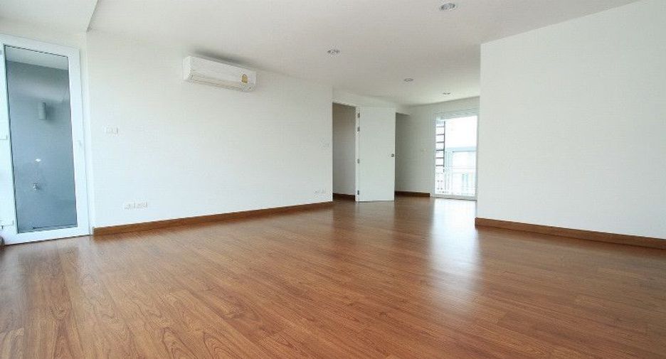 For sale 3 bedrooms townhouse in Wang Thonglang, Bangkok