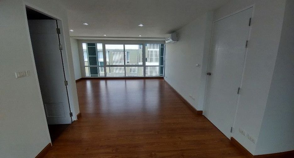 For sale 3 bedrooms townhouse in Wang Thonglang, Bangkok
