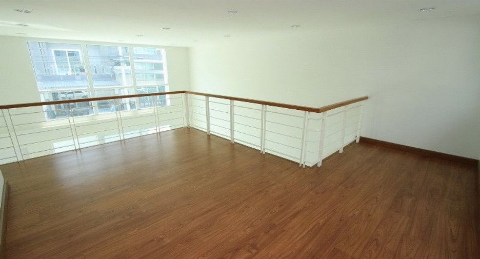 For sale 3 bedrooms townhouse in Wang Thonglang, Bangkok
