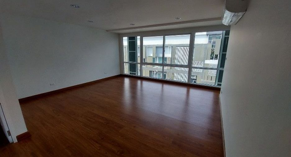 For sale 3 bedrooms townhouse in Wang Thonglang, Bangkok