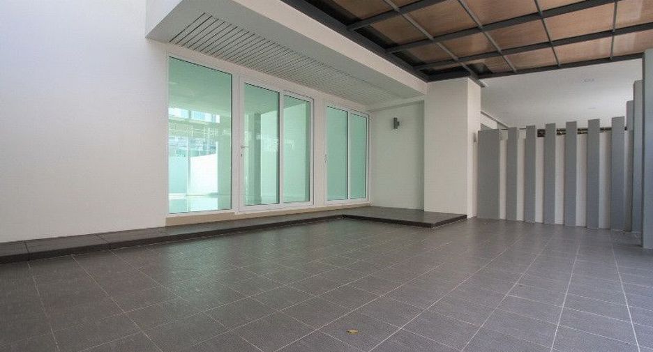 For sale 3 bedrooms townhouse in Wang Thonglang, Bangkok
