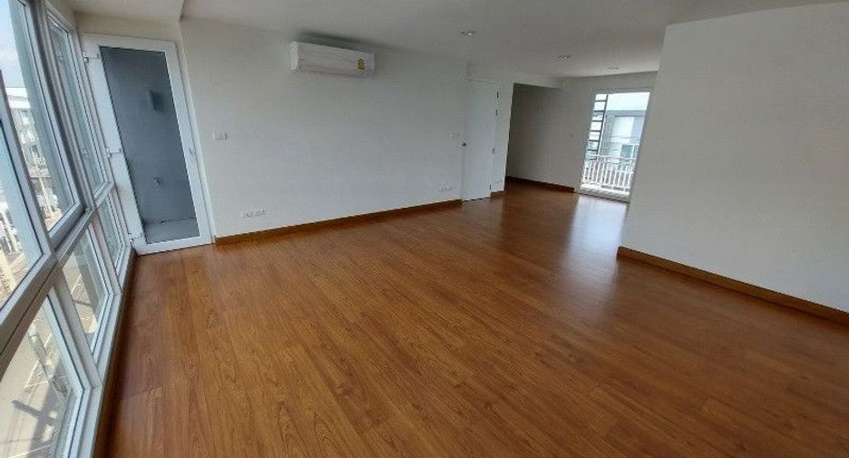 For sale 3 bedrooms townhouse in Wang Thonglang, Bangkok