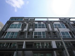 出售 3 卧室 联排别墅 在 Wang Thong Lang, 曼谷